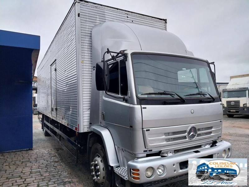 MERCEDES-BENZ 1718 4X2 2P 2011