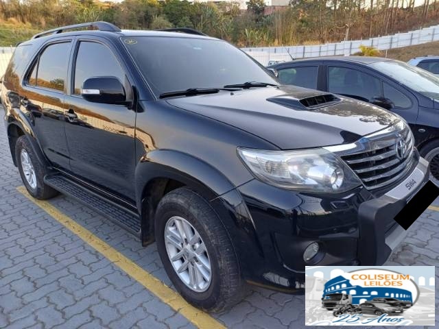 TOYOTA HILUX SW4 SW4 SRV 3.0 D-4D Turbo 2015 