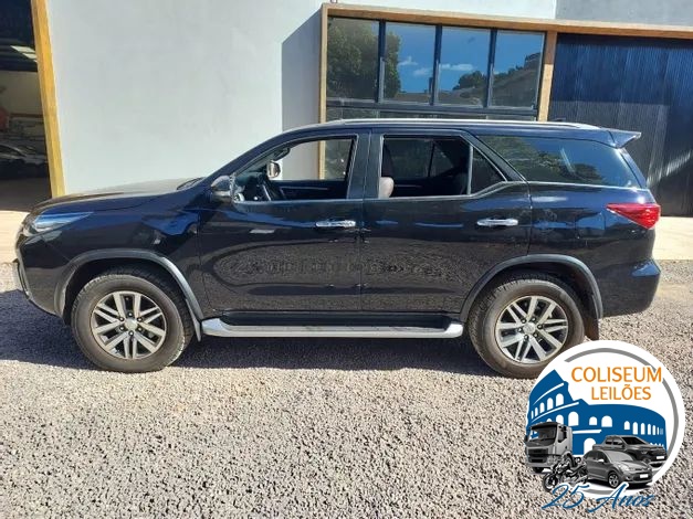 TOYOTA HILUX SW SRX AT 4X4 2.8 FD- ANO 2017 TOYOTA HILUX SW SRX AT 4X4 2.8 FD- ANO 2017