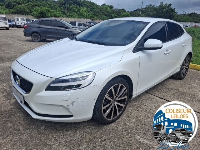 VOLVO V40 2.0 T4 MOMENTUN ANO 2018/2018 VOLVO V40 2.0 T4 MOMENTUN ANO 2018/2018
